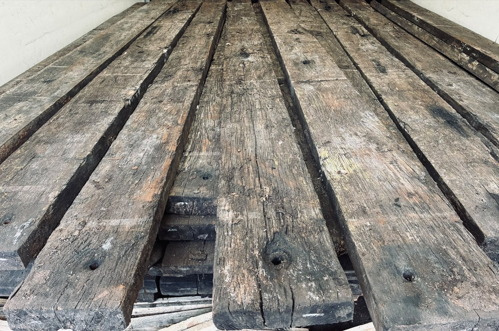 Partij onbewerkte oud eiken Wagonplanken wagondelen, Doe-het-zelf en Verbouw, Ophalen, 25 tot 50 mm, Eiken, Nieuw