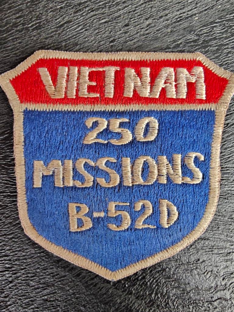 patch , vietnam us air force b-52d ..250 missions , usaf .., Ophalen of Verzenden, Landmacht, Amerika, Embleem of Badge