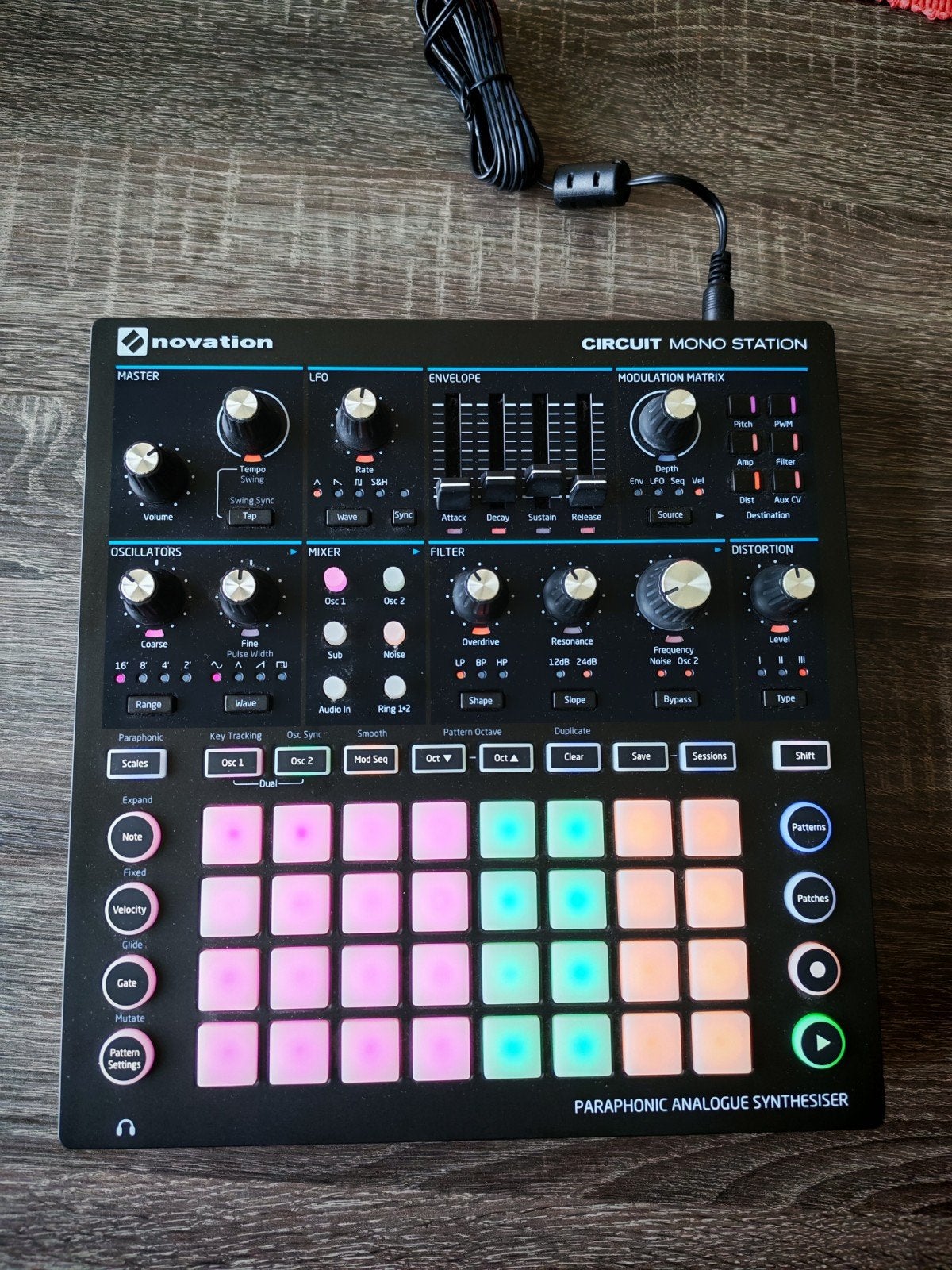 Novation Circuit Mono Station Synthesizer, Muziek en Instrumenten, Synthesizers, Ophalen