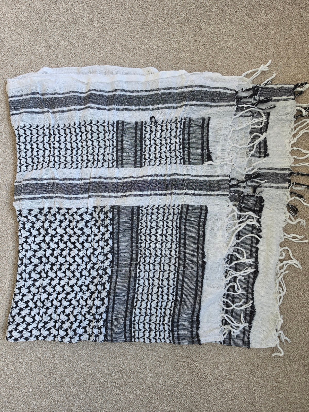 Palestijnse sjaal – Arabische doek - 102x102 cm
Beschrijving, Ophalen of Verzenden, Zo goed als nieuw, Maat 46/48 (XL) of groter