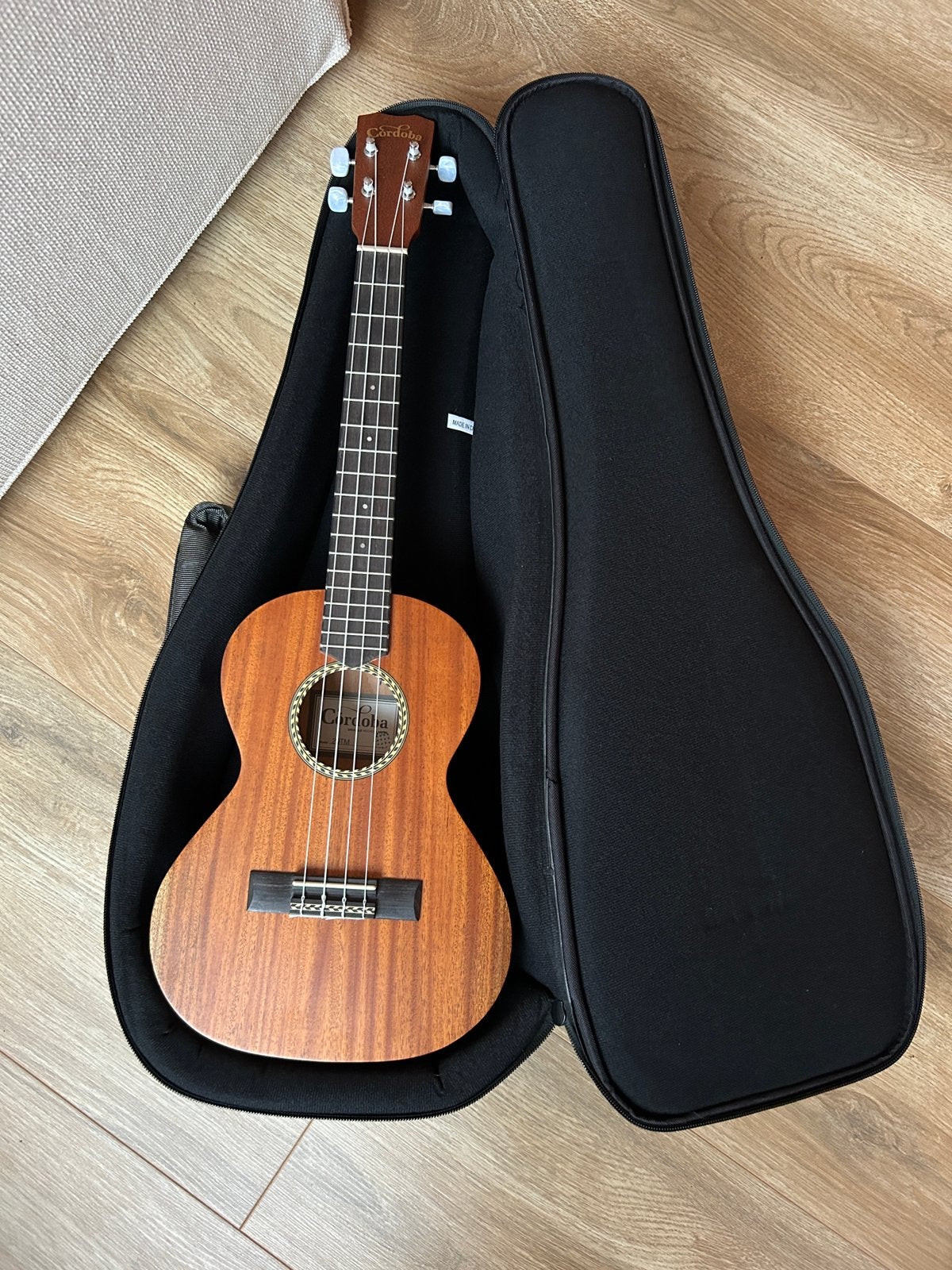 Cordoba 20TM tenor ukelele, Ophalen, Zo goed als nieuw, Overige typen, Met koffer