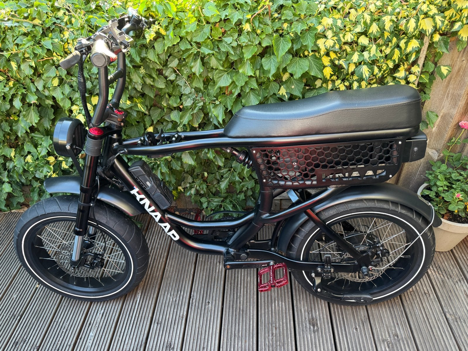 Knaap BSN Fatbike met rode custom onderdelen, Ophalen, Zo goed als nieuw, 50 km per accu of meer, Overige merken