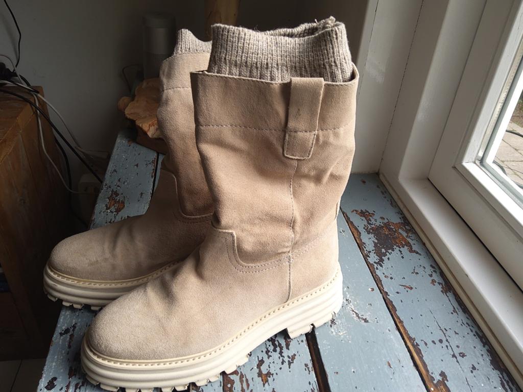 Stoere suede laarsjes 37, Kleding | Dames, Schoenen, Beige, Lage of Enkellaarzen, Gabor, Nieuw
