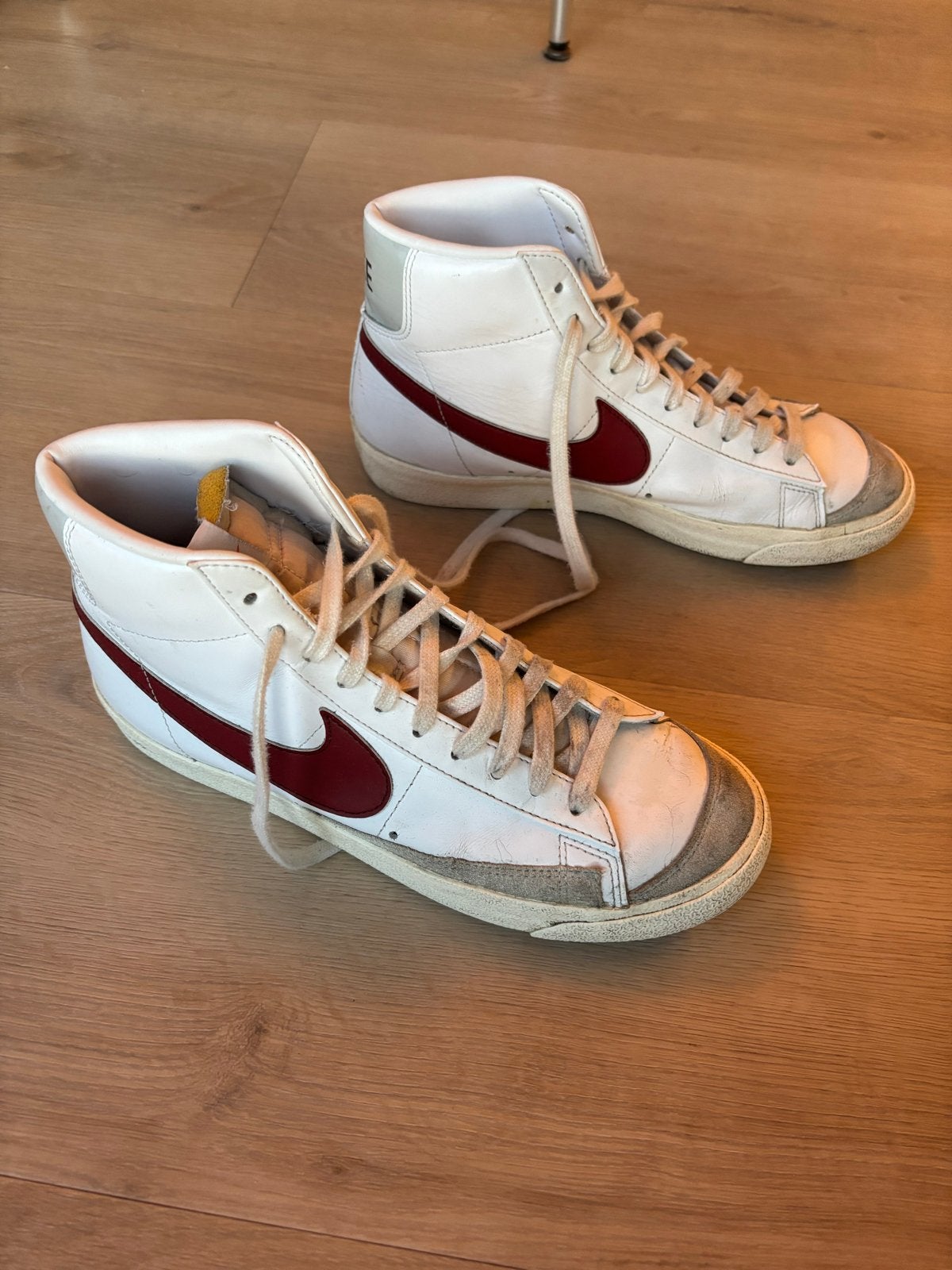 Nike Blazer Mid '77 Vintage sneakers wit/rood, Ophalen of Verzenden, Gedragen, Wit, Sneakers of Gympen