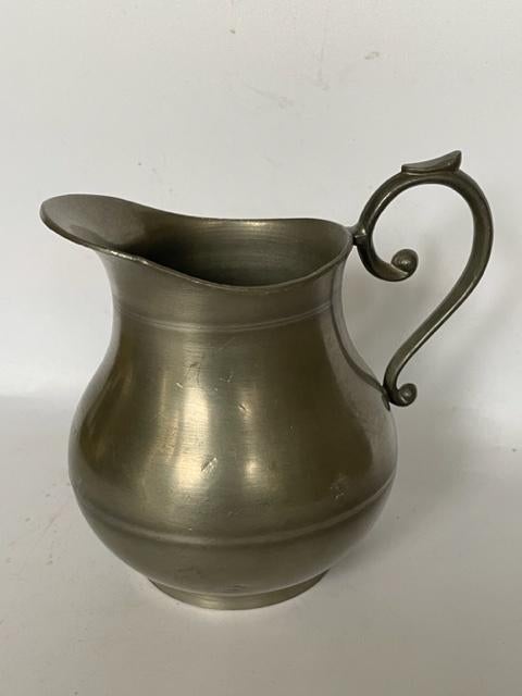 Oud klein tinnen vaasje. Gemerkt. Hoogte: ongeveer 9 cm., Antiek en Kunst, Antiek | Tin, Ophalen