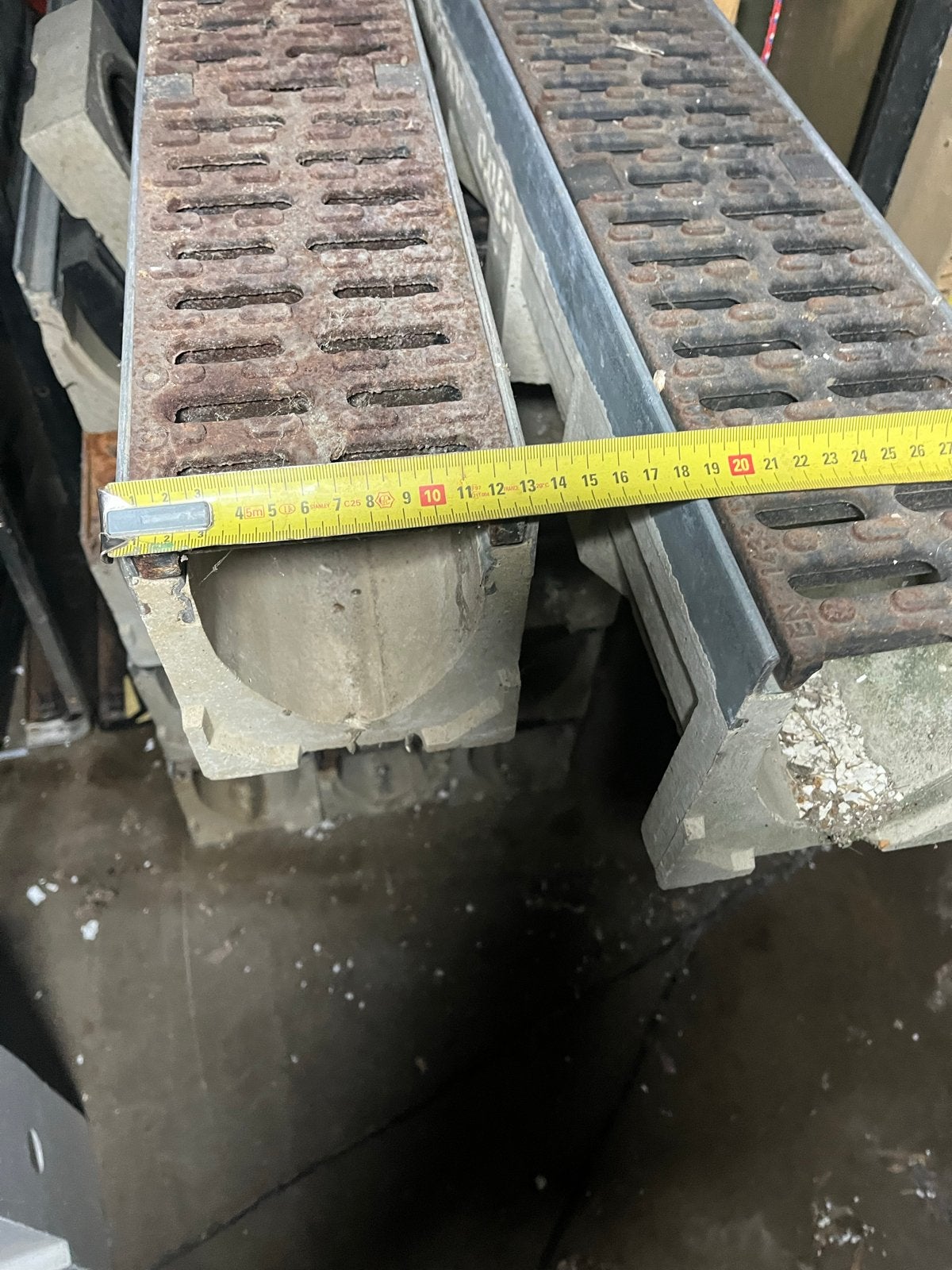 Afvoergoot met rooster - Beton en metaal Acodrain, Doe-het-zelf en Verbouw, Buizen en Afvoer, Ophalen, Gebruikt, Minder dan 20 mm