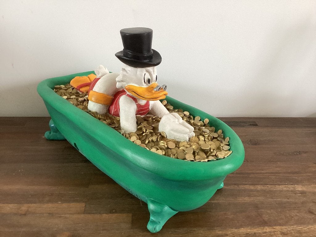 Dagobert Duck baadt in badkuip vol geld, Ophalen, Overige figuren, Beeldje of Figuurtje
