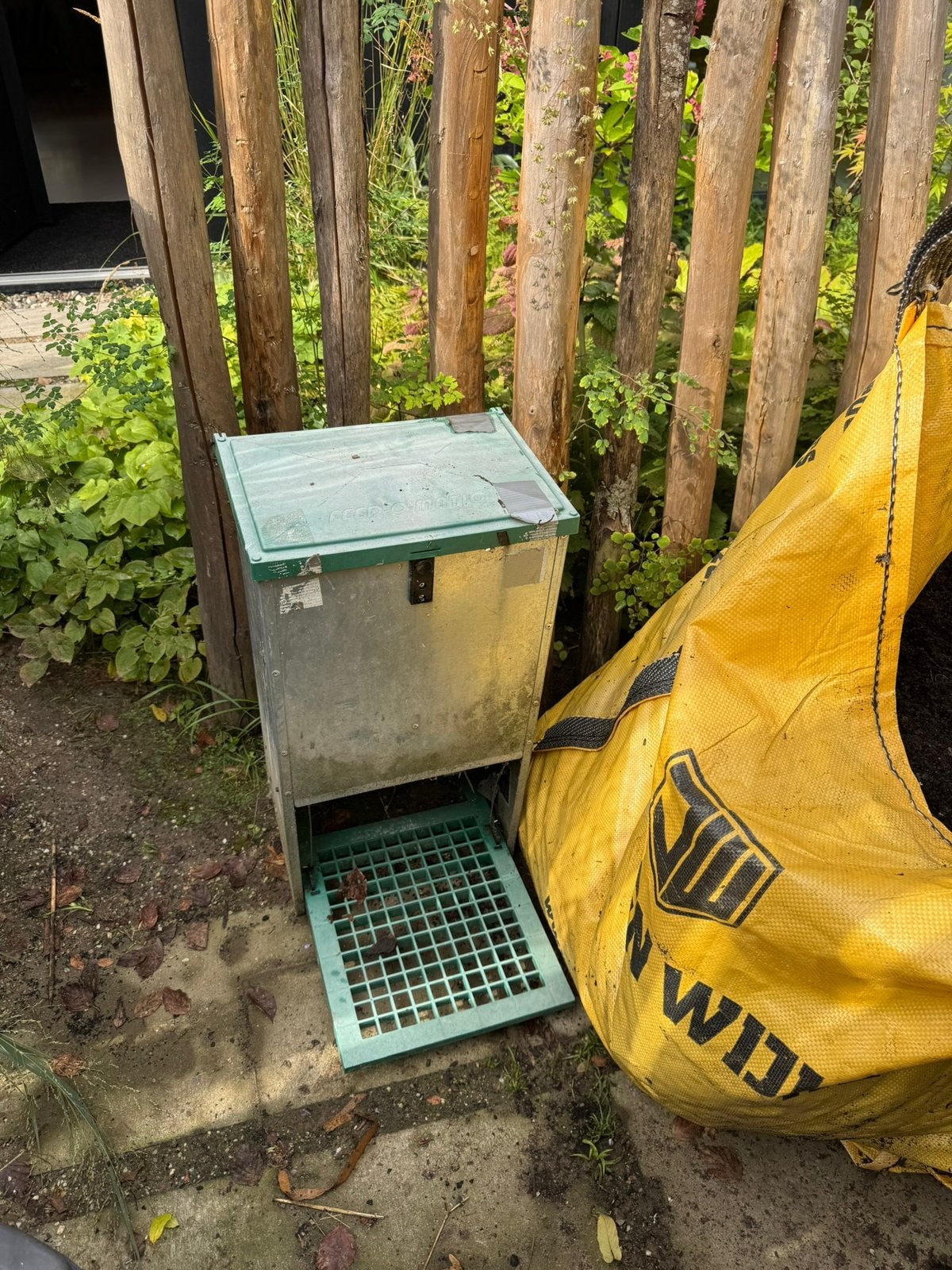 Feedomatic inclusief voer, Dieren en Toebehoren, Ophalen, Gebruikt, Drinken en Voederen