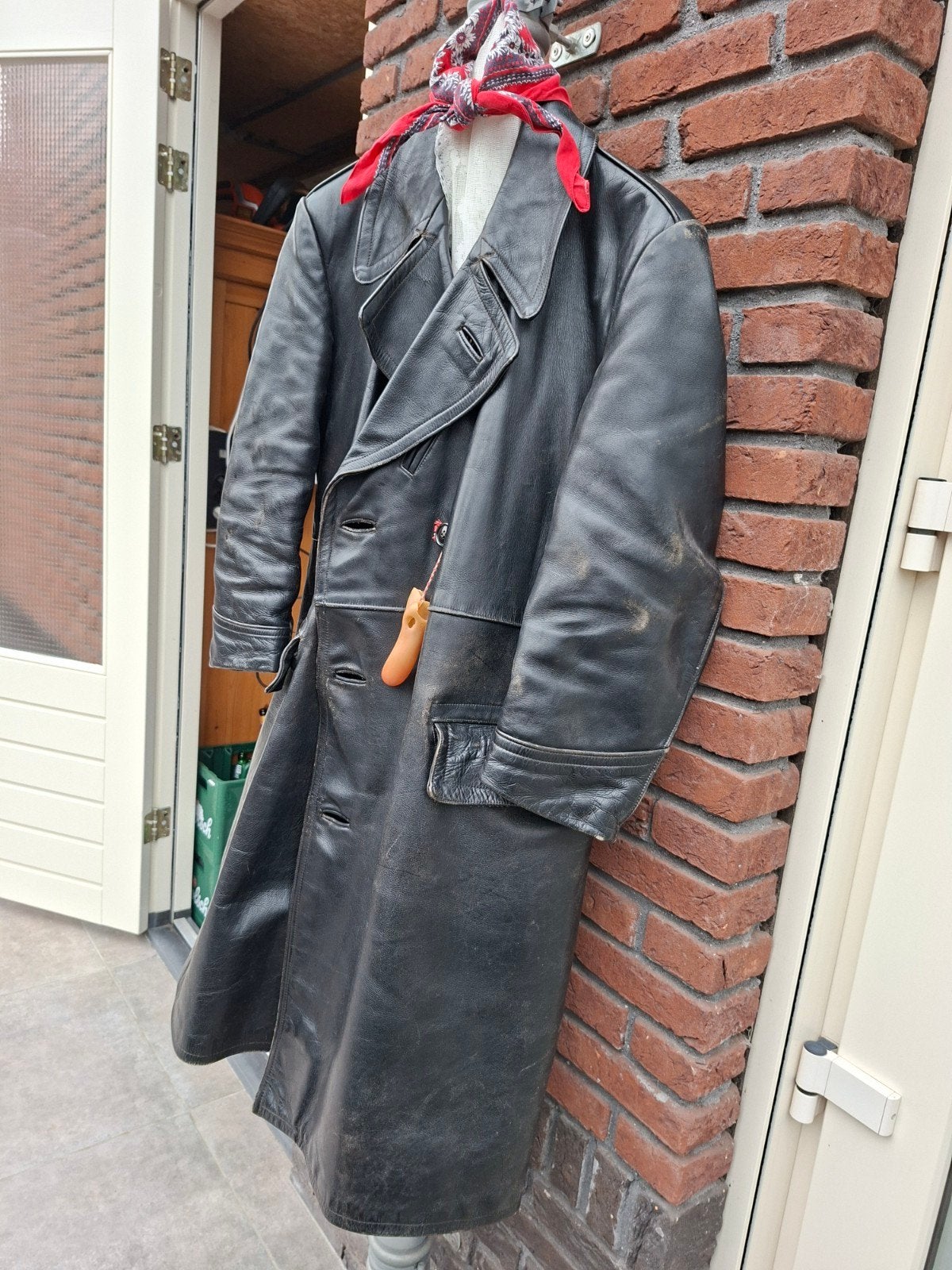 Lange zwarte leren jas uit de jaren 40, Kleding | Dames, Ophalen of Verzenden, Maat 38/40 (M), Zwart