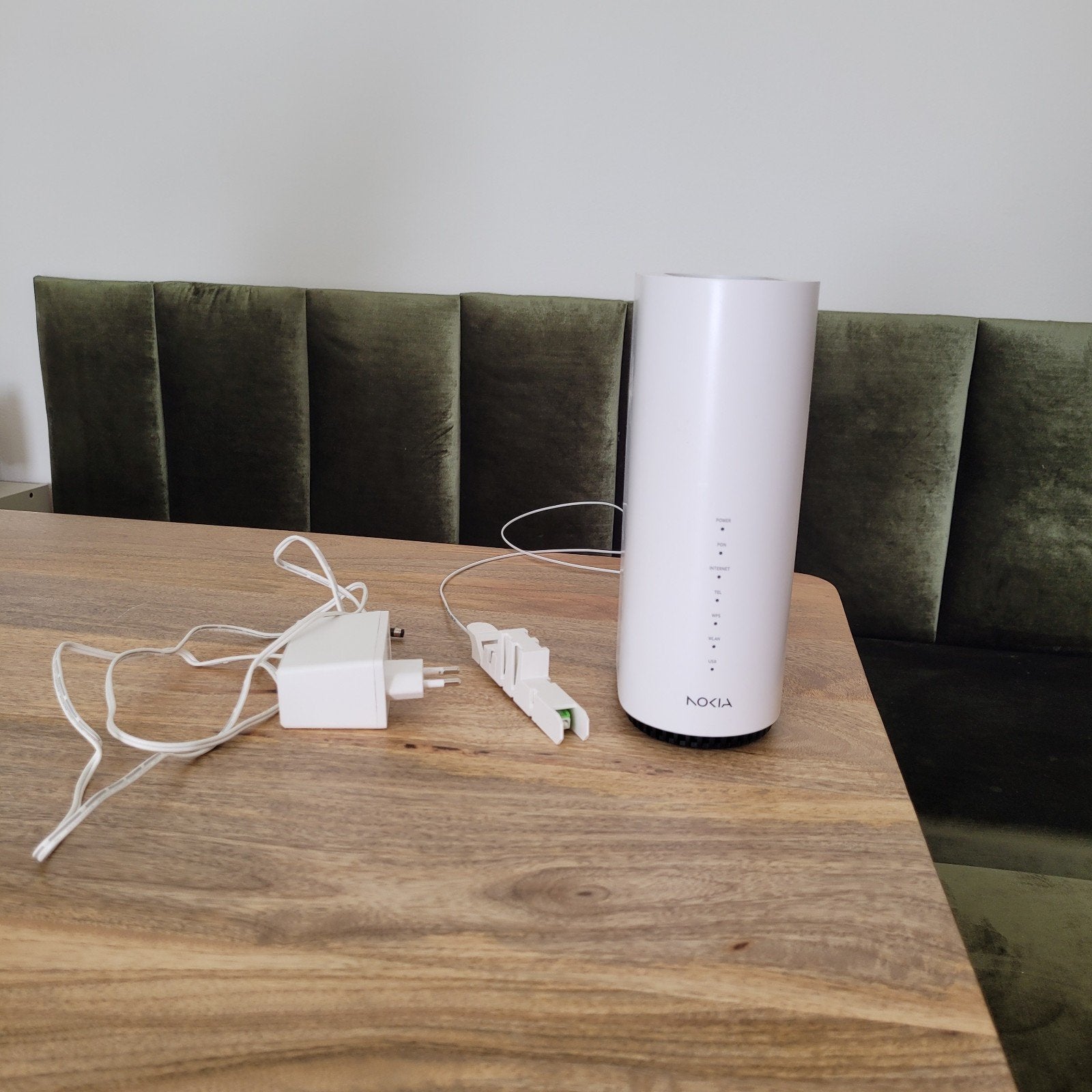 Nokia XS-2426G-B Router - Zo goed als nieuw, Computers en Software, Ophalen of Verzenden, Zo goed als nieuw, Router, Nokia