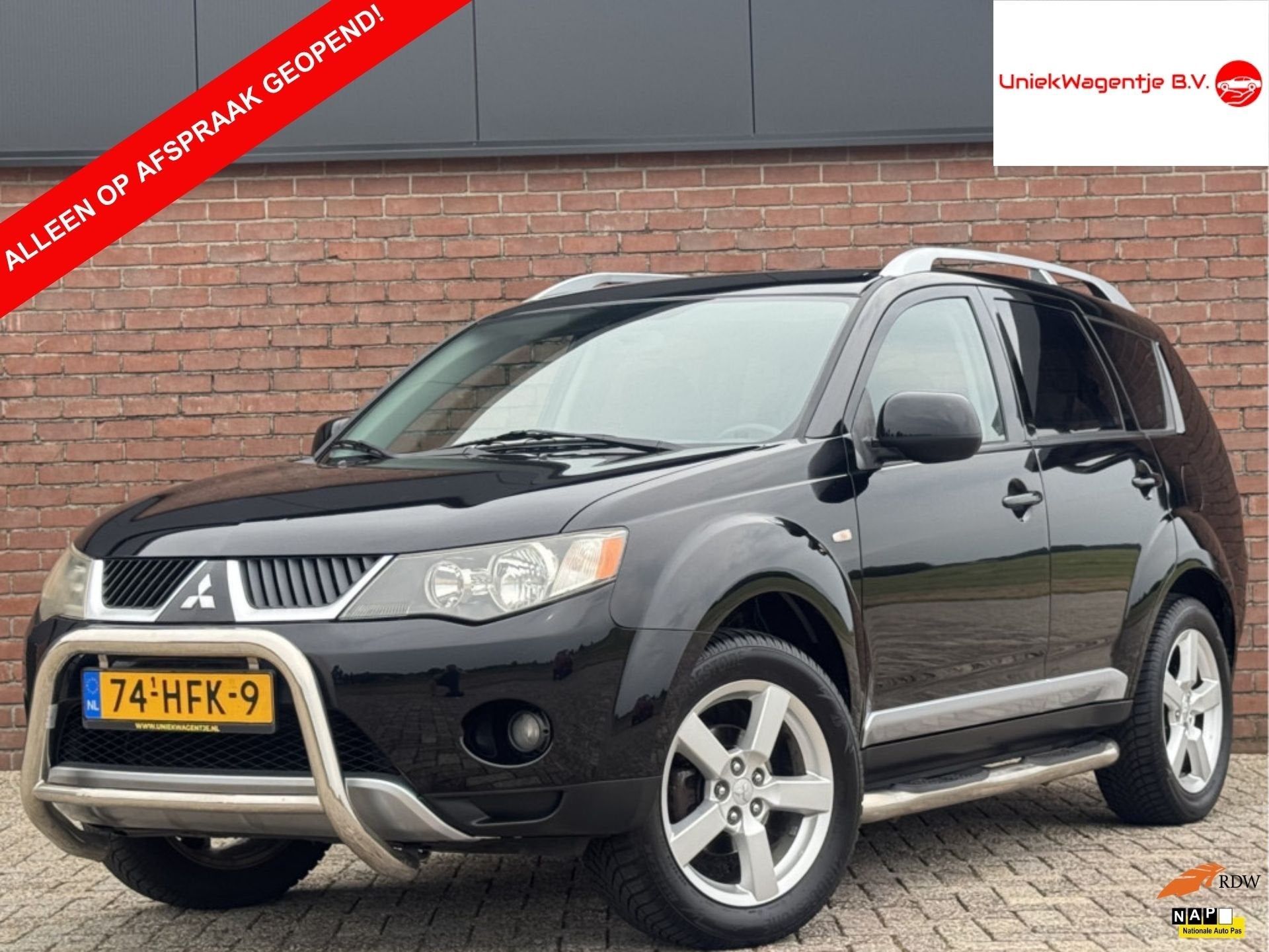 Mitsubishi Outlander 2.4 INSPIRE 2WD | NL-AUTO! | 1E EIG!, Auto's, Voorwielaandrijving, Zwart, 4 cilinders, Bedrijf