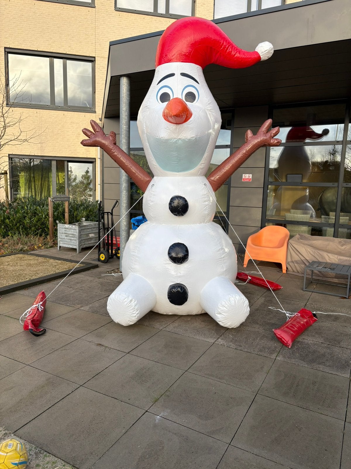 te koop SNEEUWPOP KIDS 3,5 METER olaf (springkussen), Hobby en Vrije tijd, Feestartikelen | Verhuur, Ophalen, Zo goed als nieuw