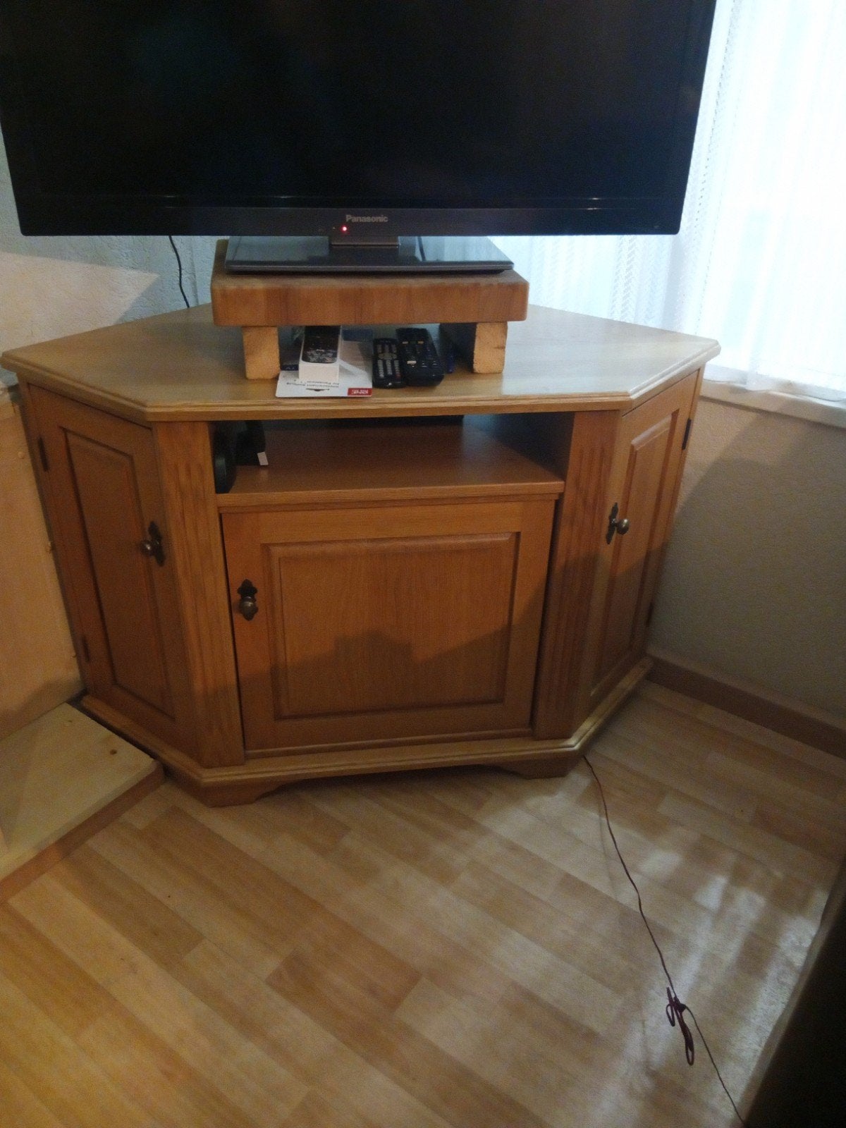 Houten TV-meubel / Hoekmeubel met opbergruimte, Huis en Inrichting, Ophalen, Gebruikt, 100 tot 150 cm, Klassiek