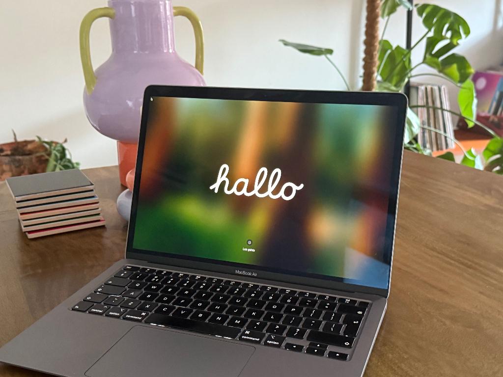 MacBook Air | 13 inch, 2020 | 1.1 Ghz Quad-Core Intel i5, 256 GB, Qwerty, 8 GB, 13 inch