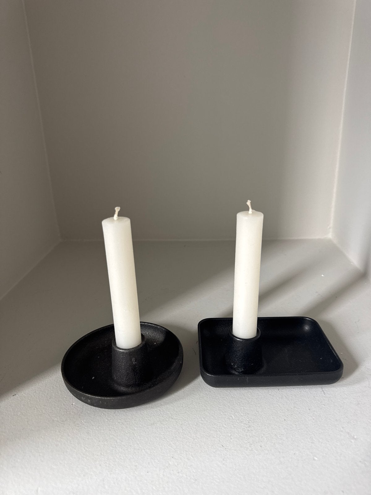 2 iittala kandelaars-Andreas Engesvik- rond en vierkant, Ophalen of Verzenden, Zo goed als nieuw, Metaal, Kandelaar