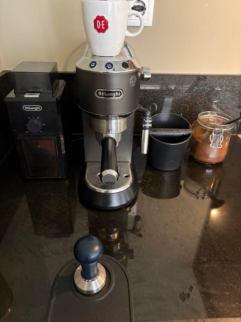 De'Longhi Dedica Style EC 685.BK Espressomachine, Ophalen, Zo goed als nieuw