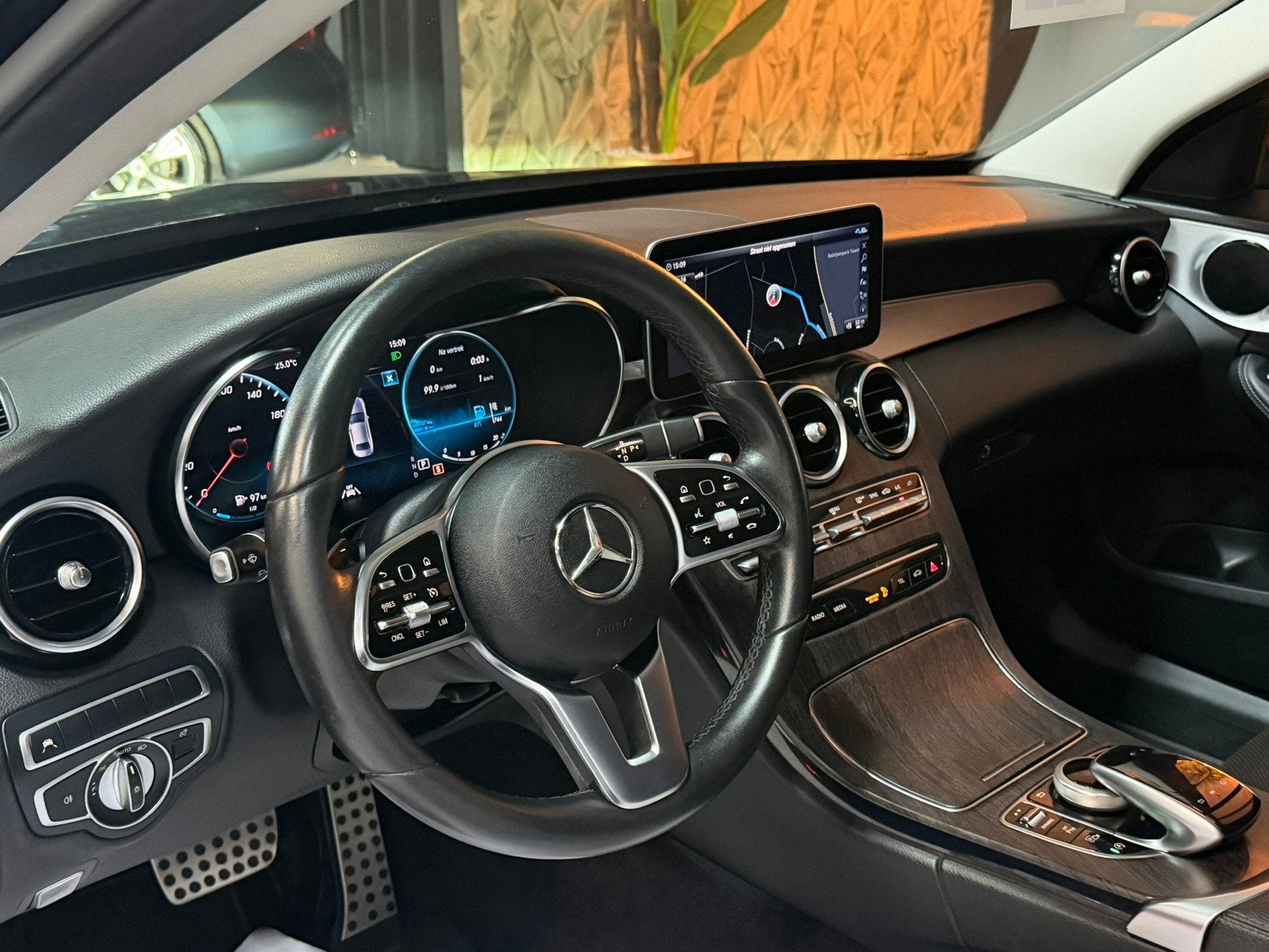 Mercedes-Benz C-klasse 180 Business Solution|AMG|Camera|Lane, Auto's, Mercedes-Benz, Automaat, Gebruikt, Met garantie (alle), Leder en Stof