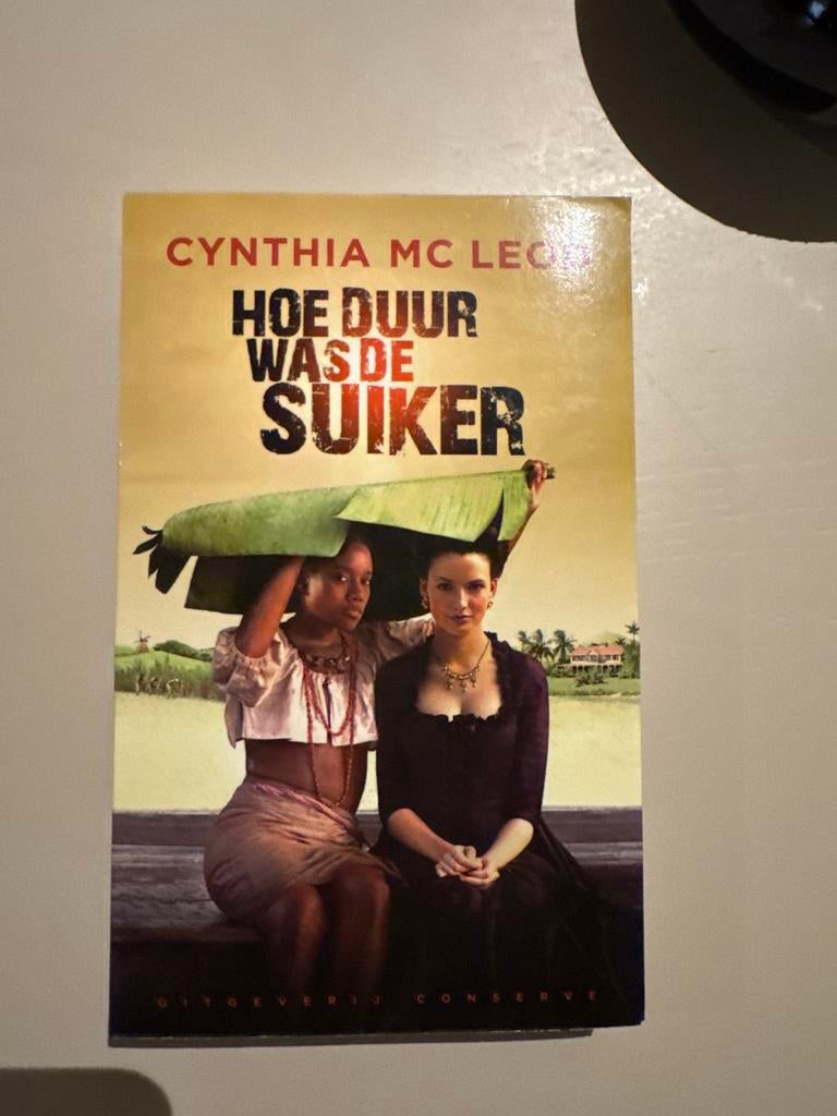 Hoe duur was de suiker - Cynthia McLeod, Boeken, Ophalen of Verzenden, Zo goed als nieuw