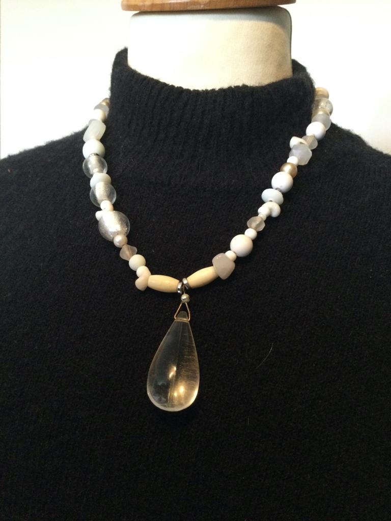EM HISTORY BEADS nieuwe ketting glaskralen, nepparels en zo, Beige, Nieuw, Ophalen of Verzenden, Overige materialen