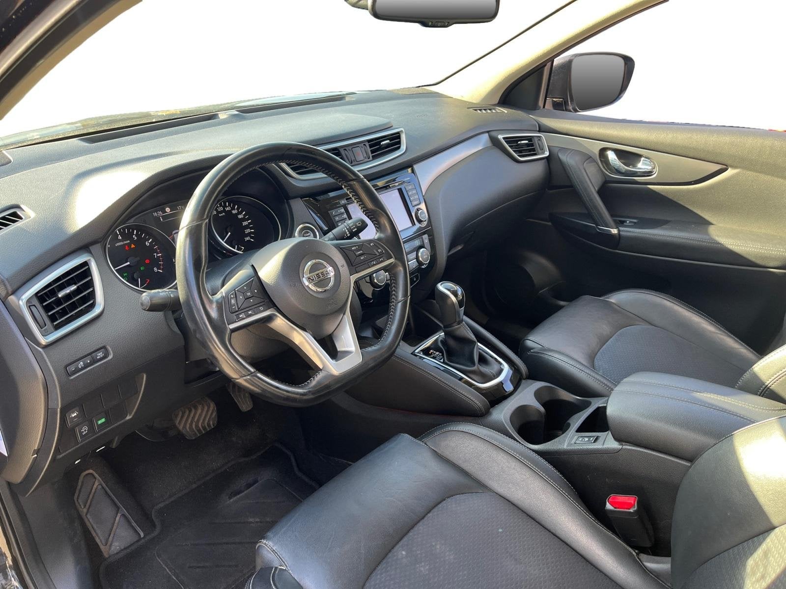 Nissan Qashqai 1.2 Tekna Panoramadak | Trekhaak| 360 Camera, Auto's, 12 maanden, Gebruikt, 4 cilinders, Zwart