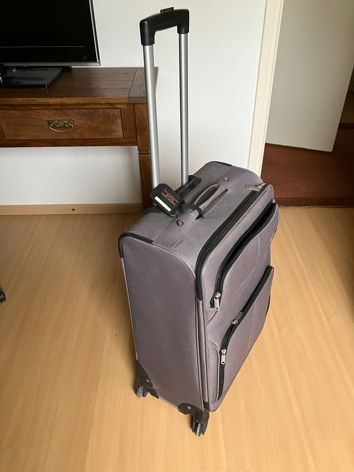 Grijze reiskoffer met wieltjes en uitschuifbare handgreep, Overige materialen, Gebruikt, 50 tot 60 cm, Ophalen of Verzenden