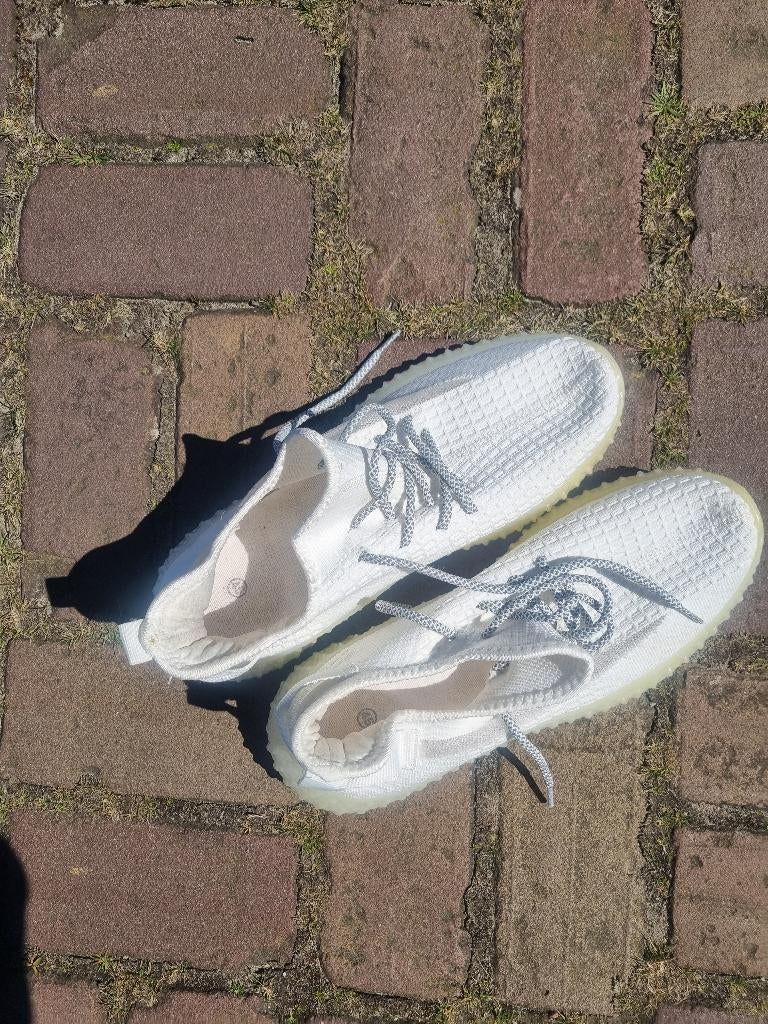 yeezy sneakers, Kleding | Heren, Schoenen, Wit, Ophalen of Verzenden, Sneakers of Gympen, Zo goed als nieuw