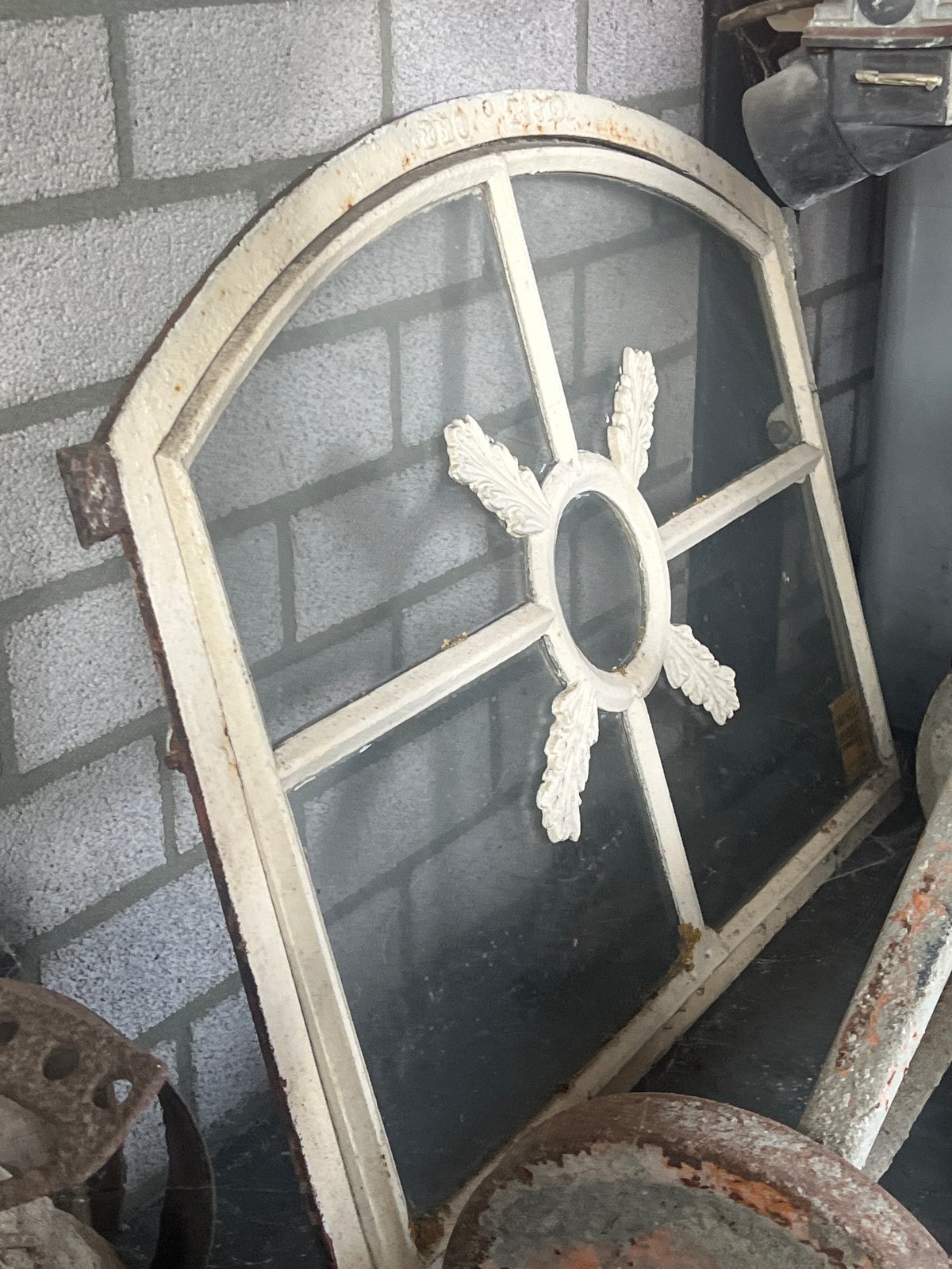 Antiek halfrond raam met decoratief smeedwerk, Ophalen, Gevelraam of Ruit, Gebruikt, Minder dan 80 cm