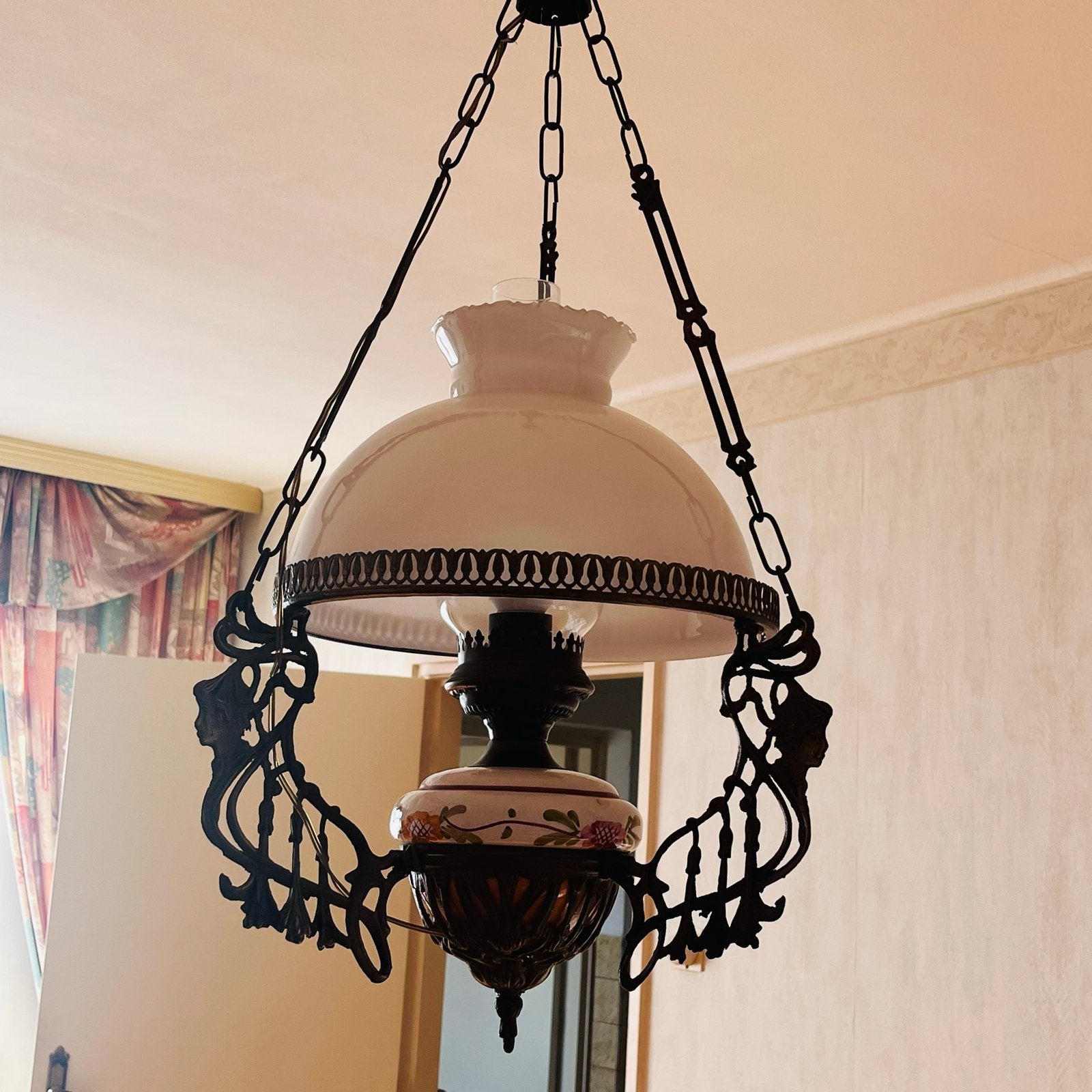 Antieke olielamp / hanglamp met sierlijke details, Antiek en Kunst, Ophalen of Verzenden