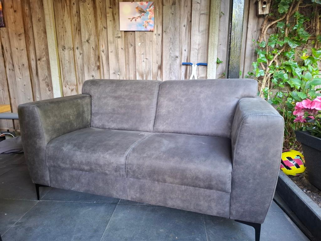 Comfortabele grijze tweepersoonsbank, Ophalen, Gebruikt, 150 tot 200 cm, Tweepersoons