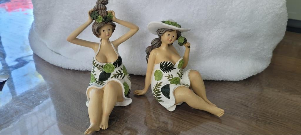 Beeldjes dikke dames, Ophalen