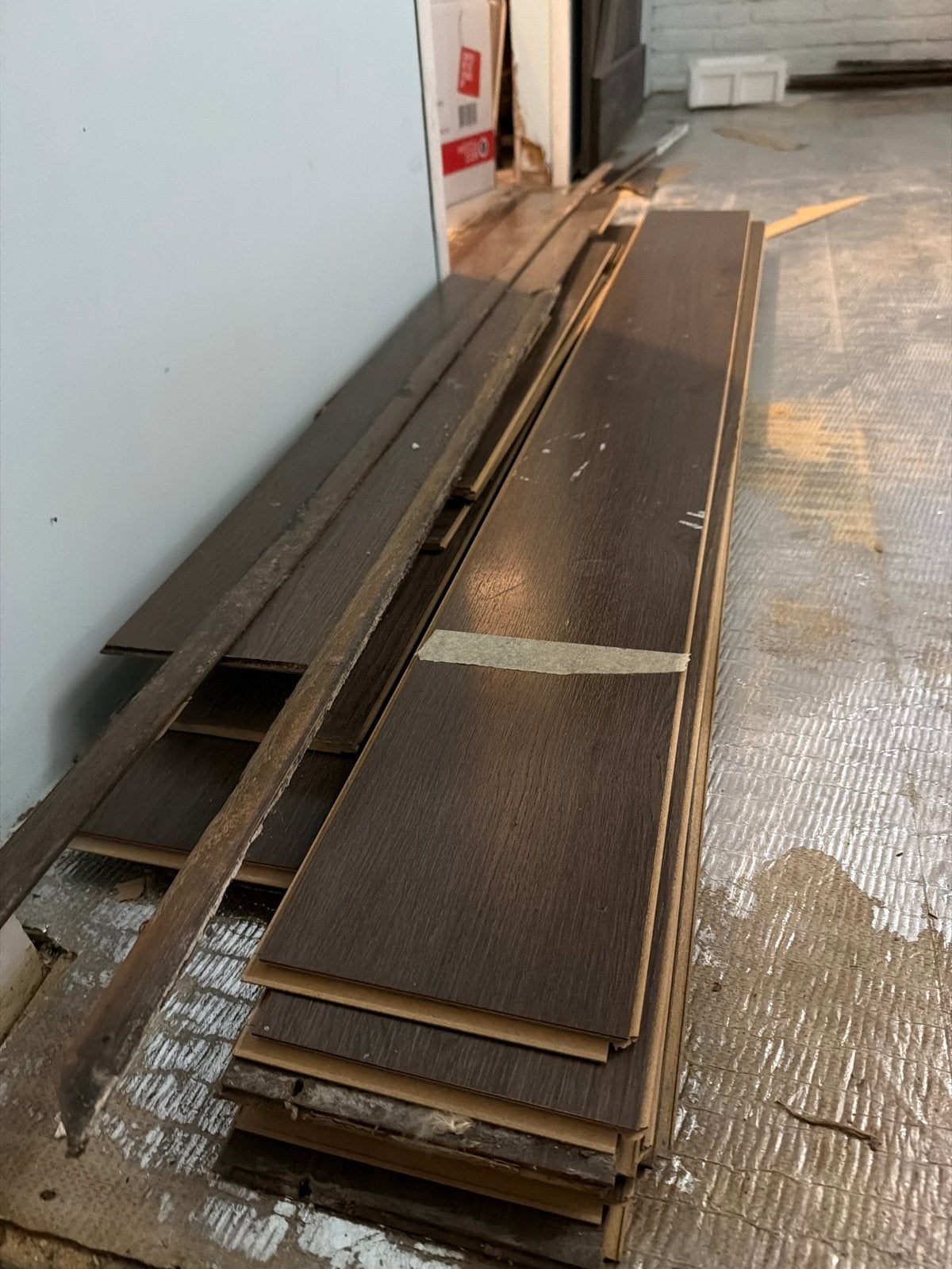 GRATIS Donkerbruin laminaat, gebruikt 90m2, Ophalen, Gebruikt, Vloerdelen of -planken, 10 m² of meer