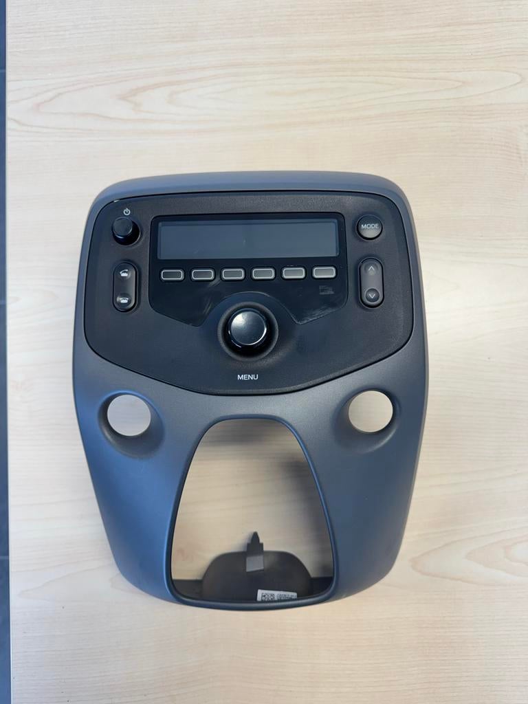 Toyota Aygo / Citroën C1 / Peugeot 108 Radio + Paneel, Ophalen of Verzenden, Gebruikt