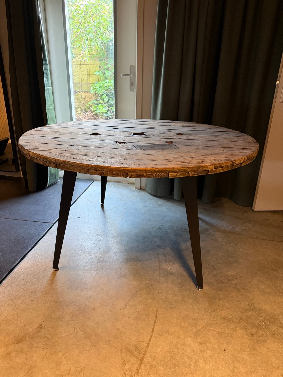 Unieke tafel van oude houten haspel, Ophalen, Gebruikt, 150 tot 200 cm, Rond