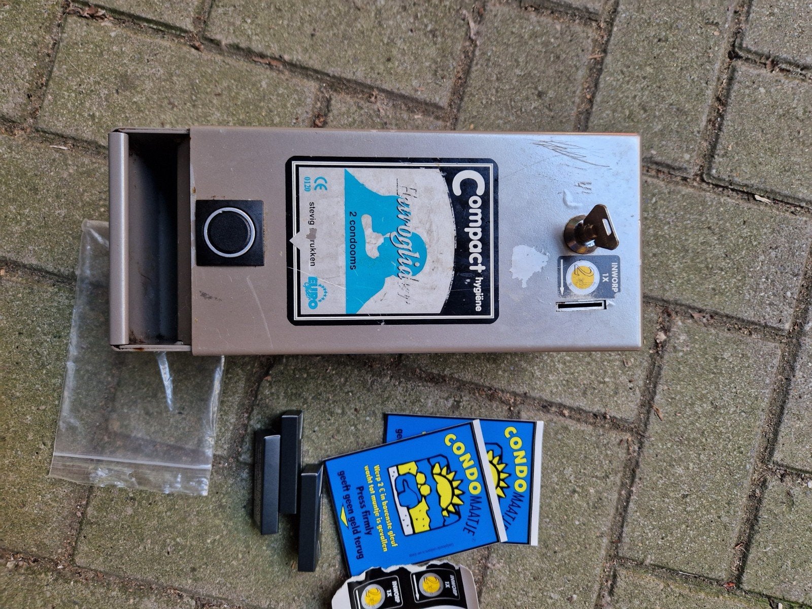 Oude niet werkende condoomautomaat, Verzamelen, Automaten | Overige, Ophalen of Verzenden, Gebruikt