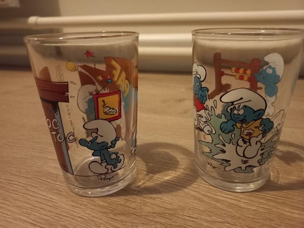 Lucky luke en 2 smurfen glazen, Verzamelen, Ophalen of Verzenden, Zo goed als nieuw