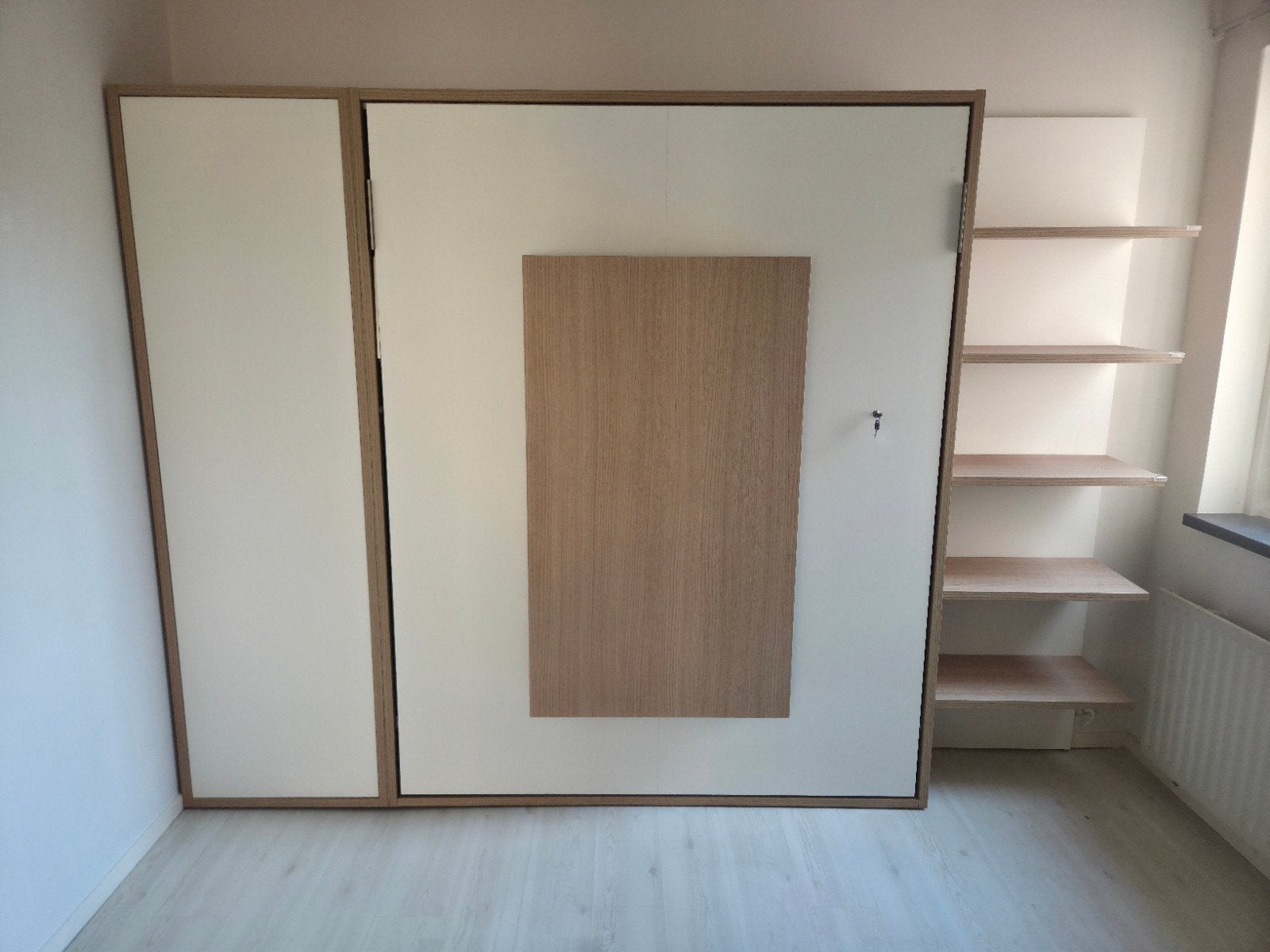 Premium Wandbed met Bureau, Kast en Plankenwand - Z.G.A.N., Ophalen, Verstelbaar, Wit, Tweepersoons