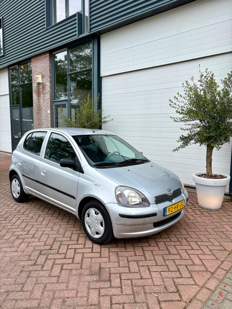 Toyota Yaris 1.3 16V 5DR Linea SOL AUT 2001 Grijs, Auto's, 1299 cc, 31 €/maand, 4 cilinders, 400 kg