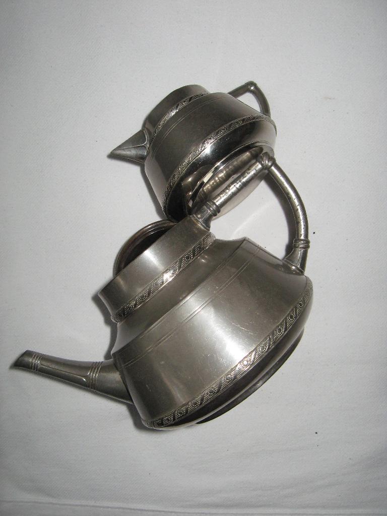Daalderop TIEL tinnen koffiepotje + bijbeh. KMD melkkannetje, Ophalen of Verzenden