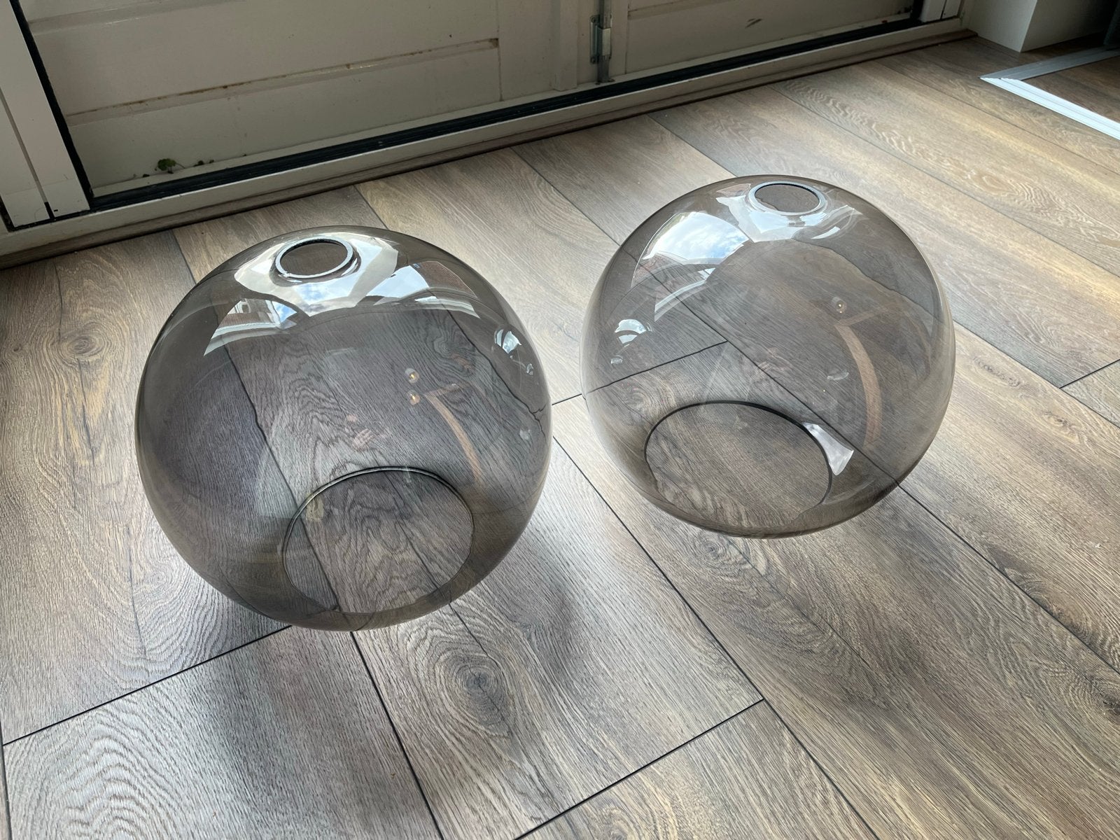 2x Glazen bol lampenkap zilver smoke glas, Grijs, Ophalen of Verzenden, Zo goed als nieuw, Glas