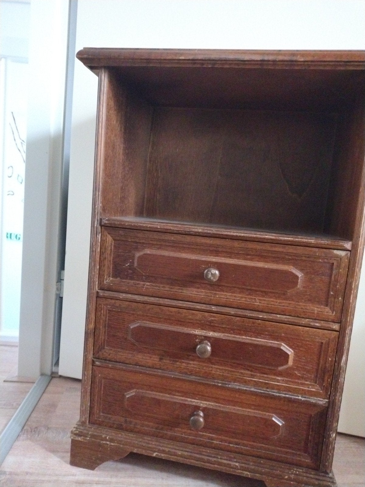 Bruin houten kastje, Ophalen, Met plank(en), Minder dan 50 cm, Gebruikt