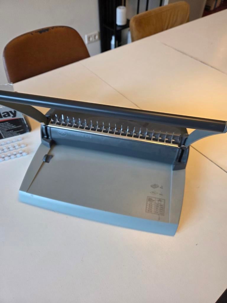 GBC CombBind C75 inbindmachine met bindruggen, Ophalen of Verzenden, Gebruikt