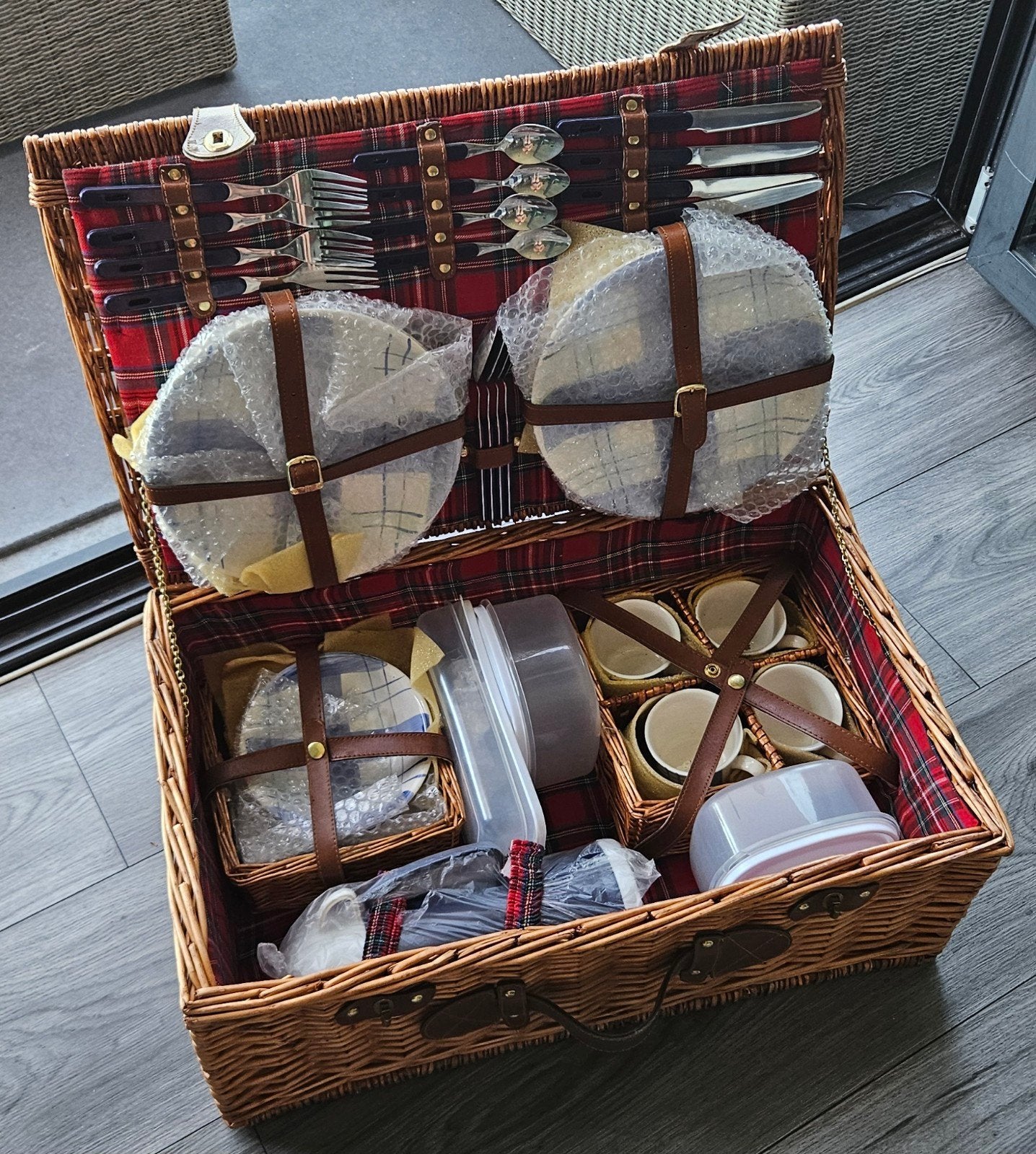 Luxe picknickmand voor 4 personen - Compleet, Hobby en Vrije tijd, Ophalen, Nieuw