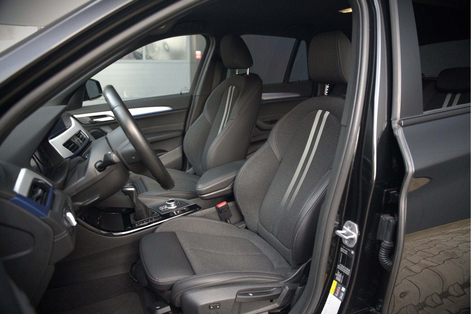 BMW X1 xDrive25e Executive M Sport | Stoelverwarming | Trekh, Automatische klimaatregeling, Gebruikt, 95 pk, Leder en Stof