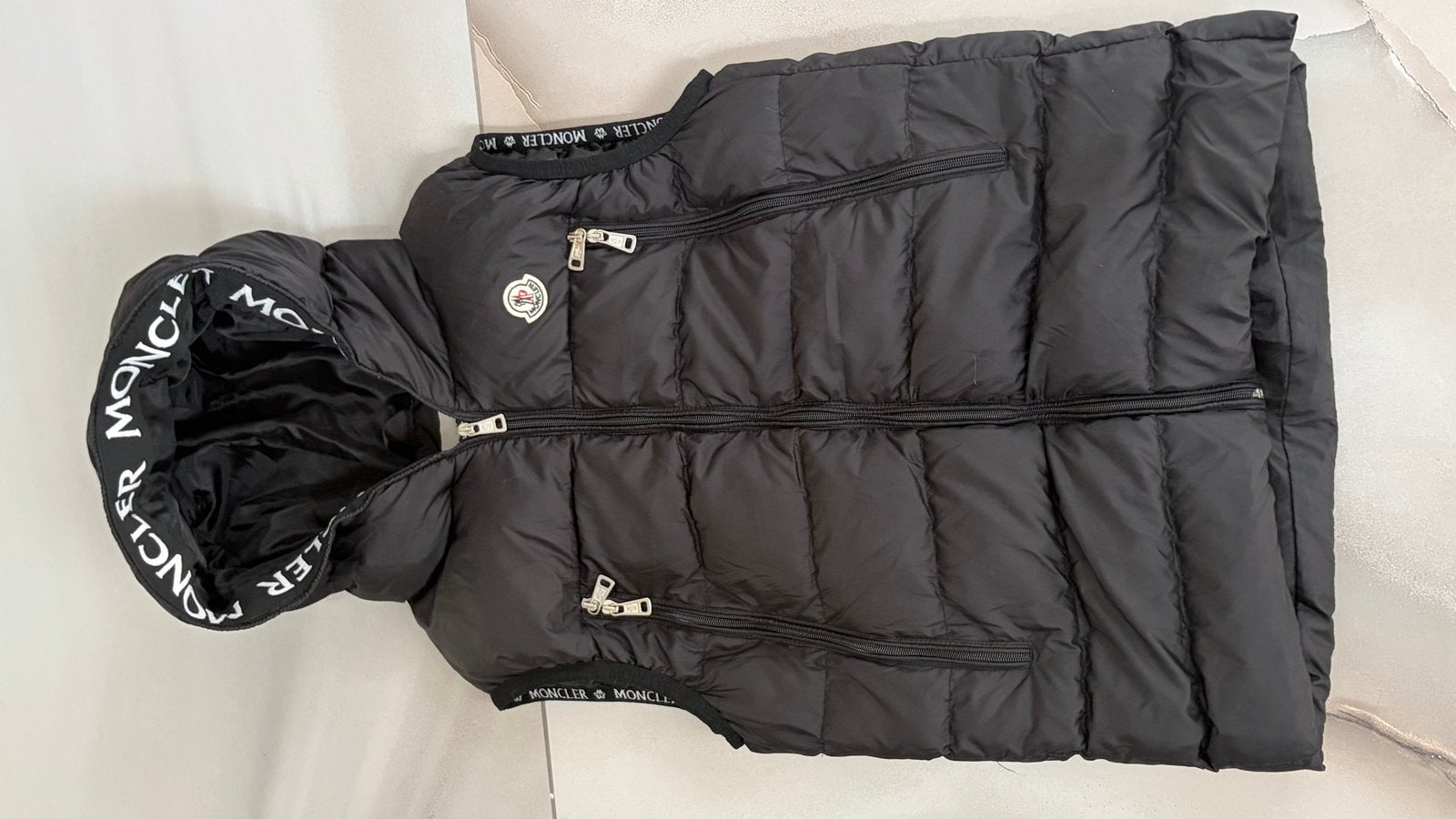 Moncler Bodywarmer Zwart met Capuchon, Ophalen of Verzenden, Zo goed als nieuw, Maat 38/40 (M), Zwart
