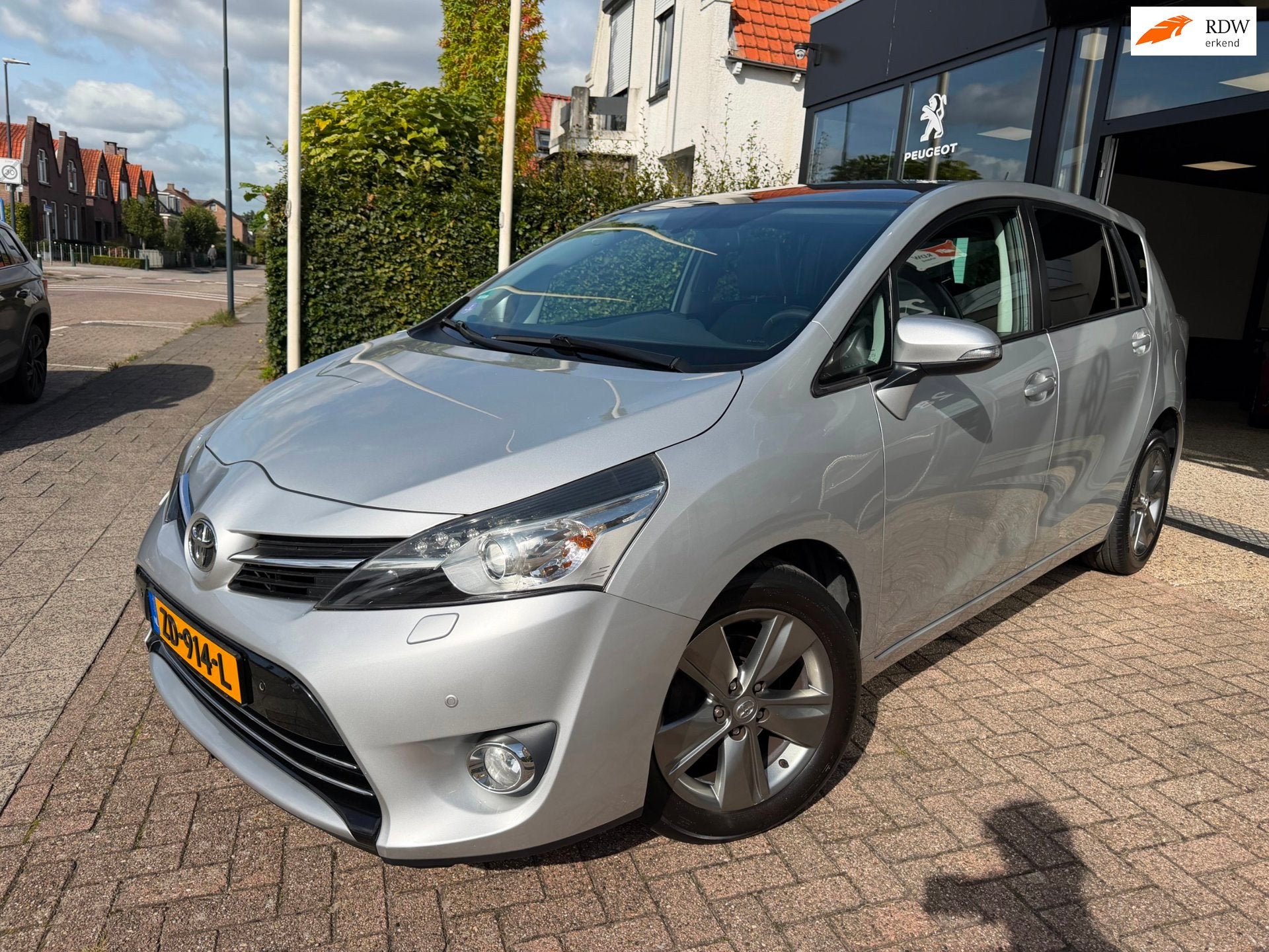 Toyota Verso 1.8 VVT-i Dynamic Business|Pano|Navi|Half Leder, Auto's, Dealer onderhouden, Gebruikt, 4 cilinders, Leder en Stof