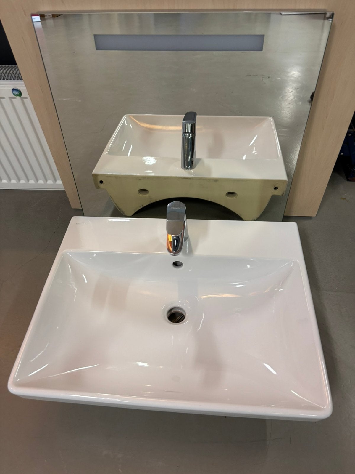 Villeroy & Boch Avento wastafel en Hansgrohe kraan, Ophalen, Nieuw, Wastafel