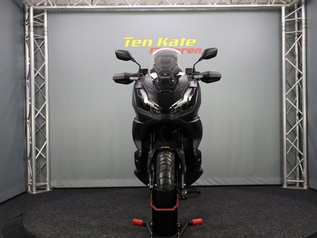 Honda ADV 350, Motoren, Bedrijf, Scooter