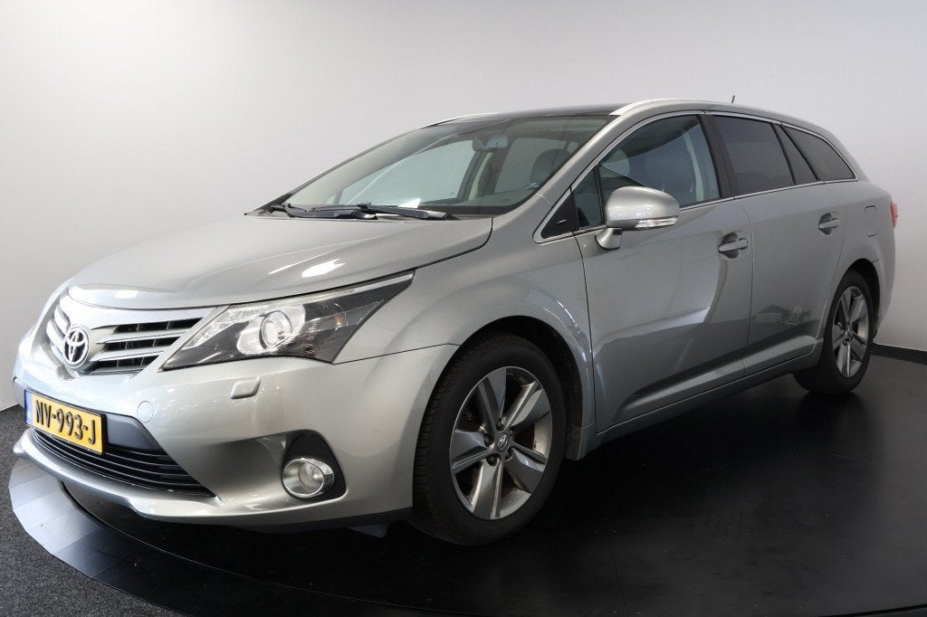 Toyota AVENSIS 2.0 D-4D EXE. BNS., Voorwielaandrijving, Leder, 500 kg, 5 stoelen