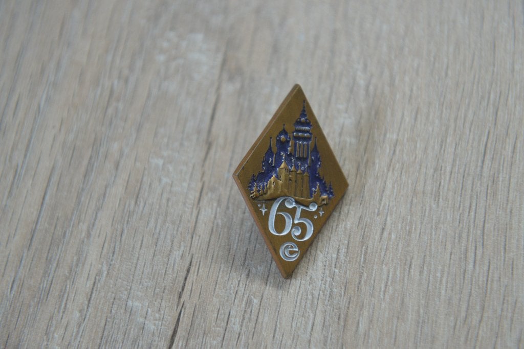 EFTELING PIN == 65 JAAR EFTELING EPP 373 EFTELING, Verzenden, Zo goed als nieuw, Button of Speldje