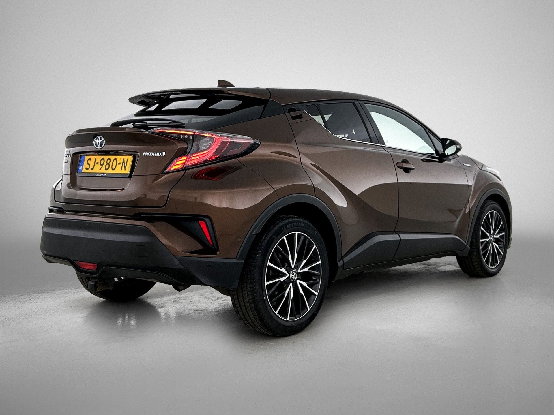 Toyota C-HR 1.8 Hybrid Executive PDC | Trekhaak | JBL | ACC, 12 maanden, Stof, 4 cilinders, 122 pk